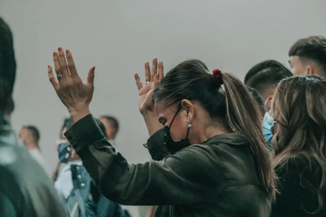 People praying