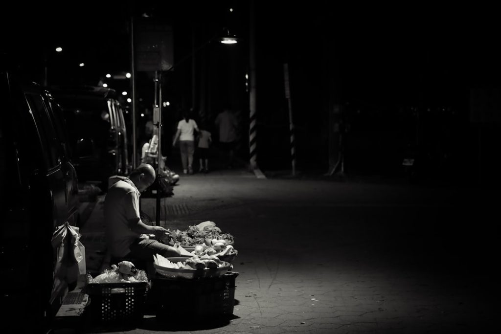 Photo Gospel, Poverty